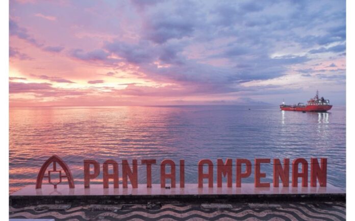 Pantai Ampenan Mataram