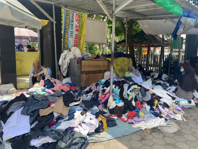 Pedagang thrifting di Mataram kecewa atas kebijakan larangan penjualan pakaian bekas impor