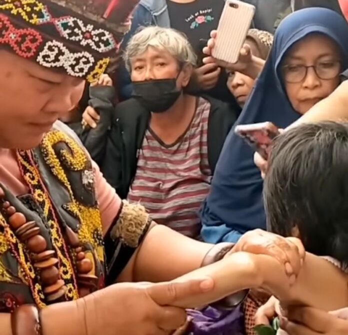 Pengobatan dukun sakti Ibu Ida Dayak mampu luruskan tulang