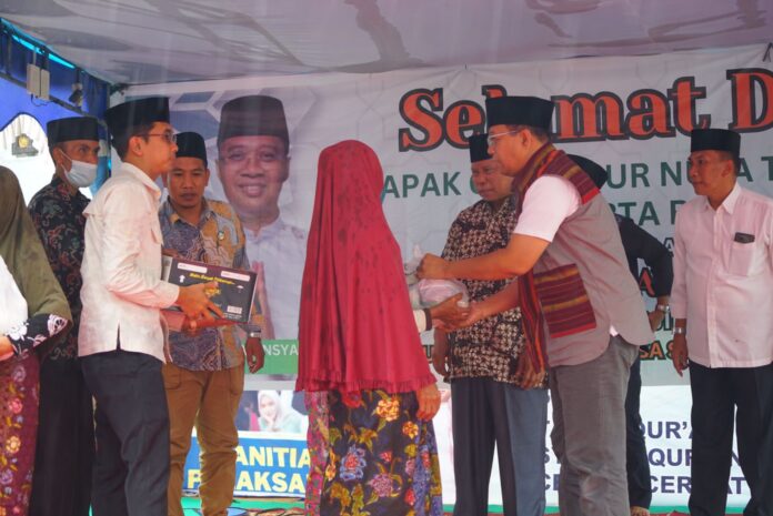 Gubernur NTB bagikan sembako dan sayuran bagi masyarakat Lombok Timur