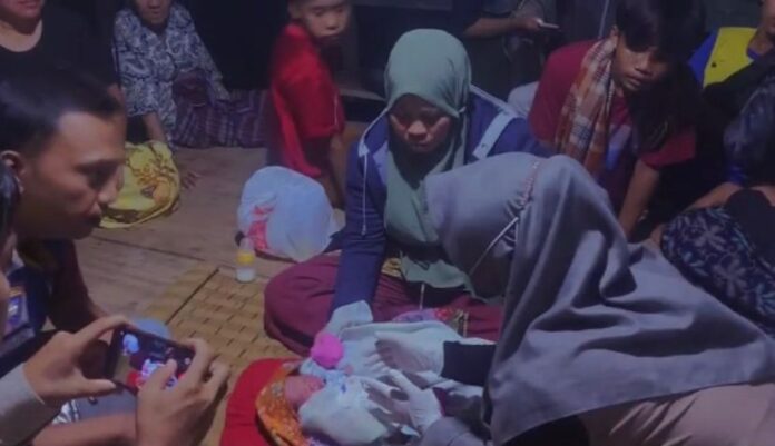 Bayi masih merah ditemukan di Dusun Wadon, Desa Kekait, Gunungsari.