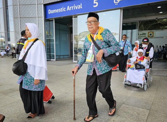 Jamaah haji lansia dari Indonesia tiba di Madinah