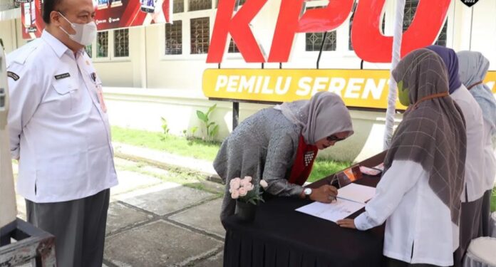 Pendaftaran bacaleg untuk Pemilu 2024 di KPU NTB