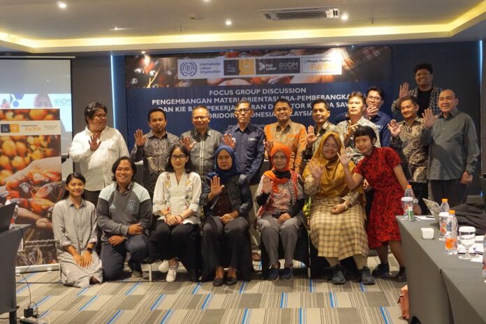 kegiatan FGD Pengembangan Modul Pelatihan Orientasi Pra-Pemberangkatan dan Materi KIE di Sektor Kelapa Sawit Indonesia-Malaysia di Prime Park