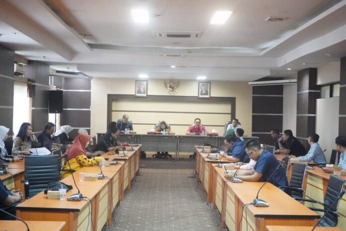 Suasana kunjungan sekretariat dan wartawan Pokja DPRD Jawa Timur ke DPRD Provinsi NTB