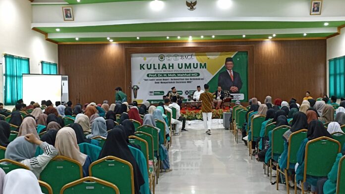 Suasana kuliah umum Universitas Bagu Lombok, tanpa dihadiri Mahfud Md