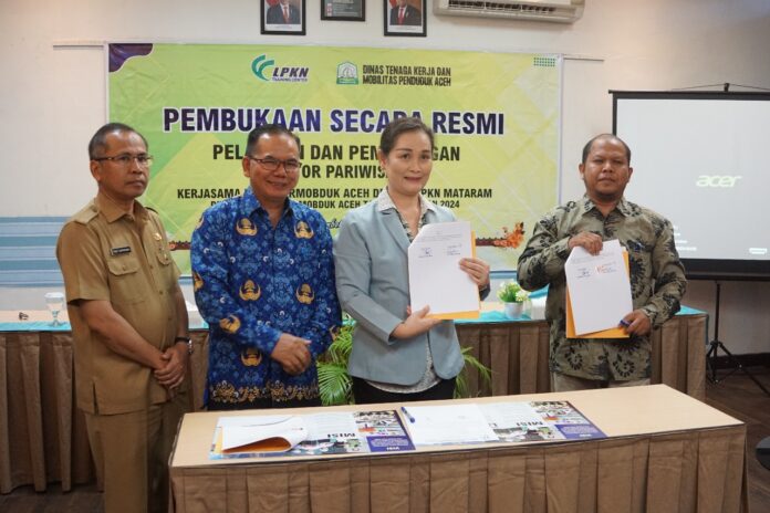 Pelatihan dan Pemagangan sektor pariwisata hasil kerjasama Disnakermobduk Aceh dengan LPKN Mataram di Hotel Idoop