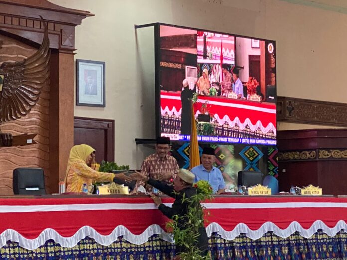 Suasana sidang paripurna DPRD NTB pandangan umum fraksi terhadap Raperda Prakarsa Gubernur