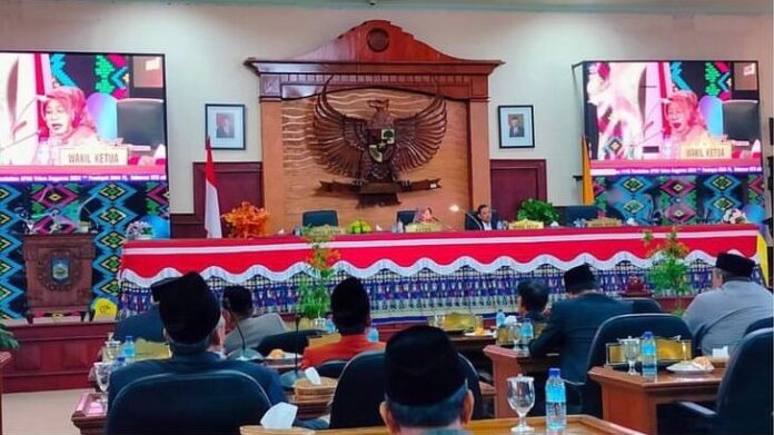 Suasana rapat Paripurna bahas APBD