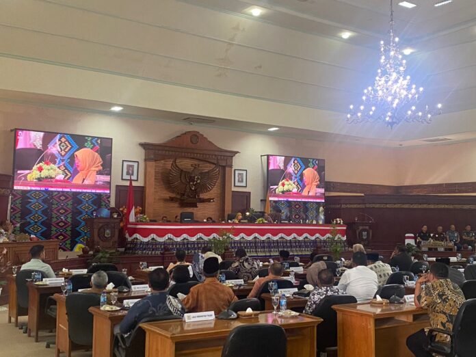 Suasana Sidang paripurna a sidang kesatu,agenda pengumuman nama nama fraksi,pimpinan dan anggota fraksi